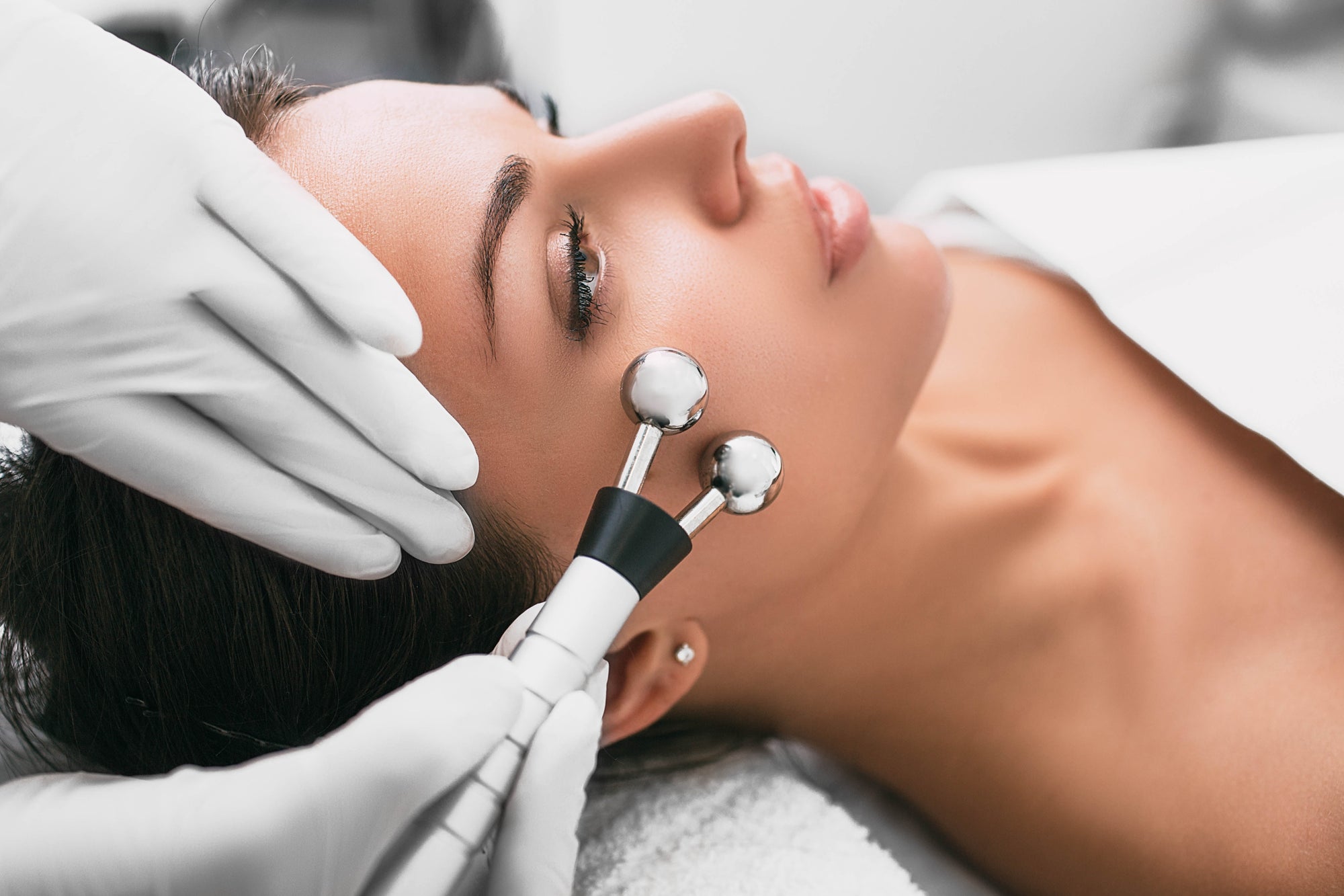 The Role of Microcurrent Facials in Supporting Youthful-Looking Skin